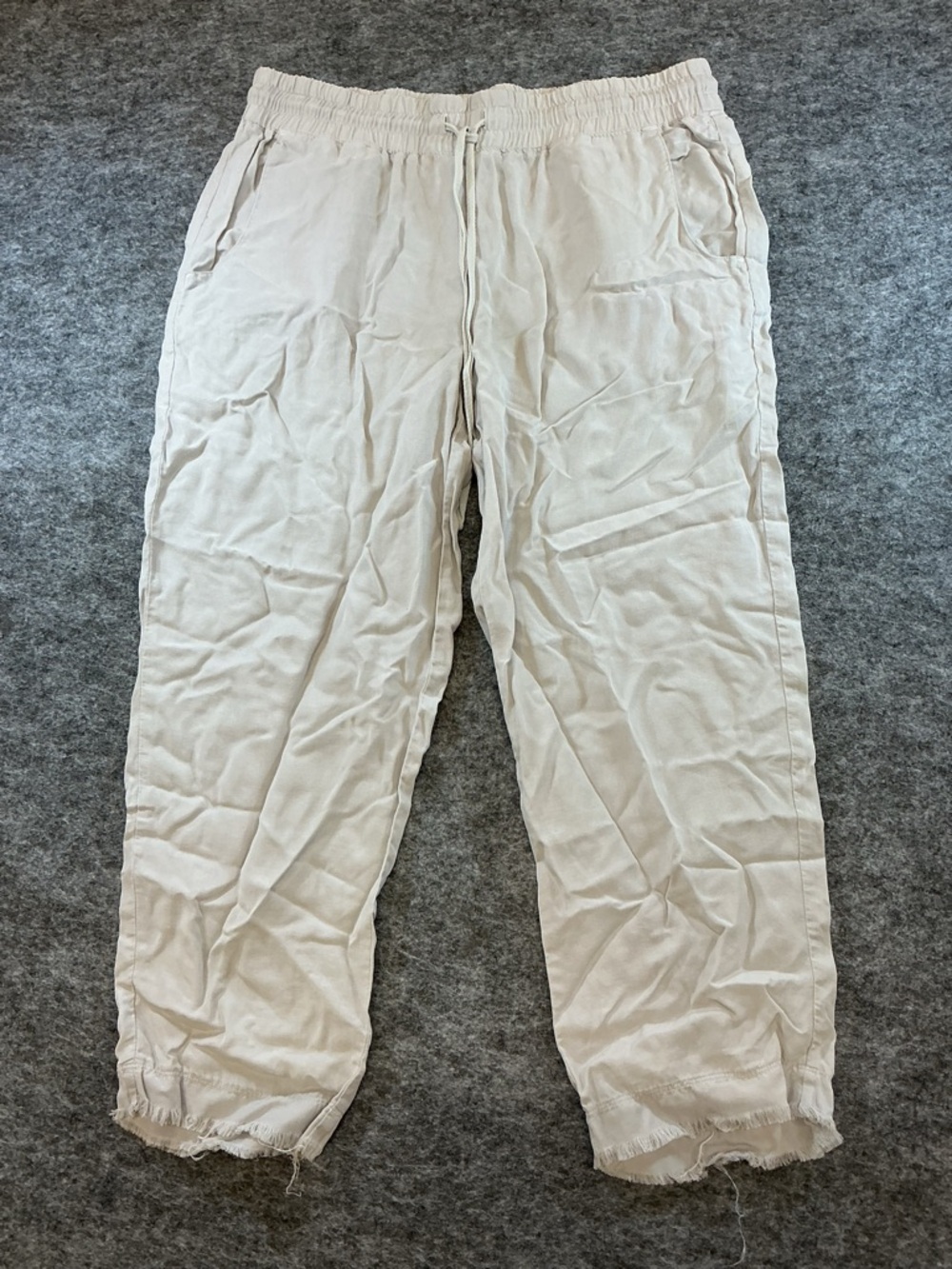 Cloth & Stone Creamy Stone Grey Frayed Hem Tapered Straight Leg Pants A3